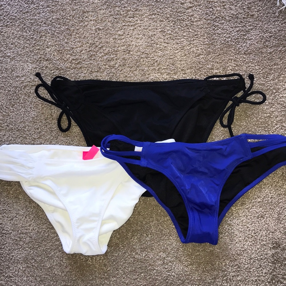 2 Victoria’s Secret Bikini Bottoms